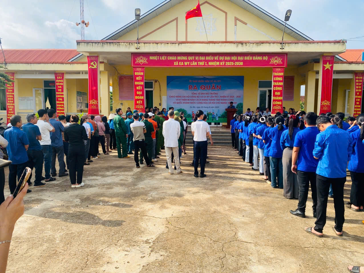XÃ EA WY RA QUÂN TỔNG VỆ SINH MÔI TRƯỜNG CHÀO MỪNG ĐẠI HỘI ĐẢNG BỘ LẦN THỨ I, NHIỆM KỲ 2025–2030
